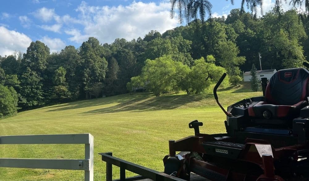 Lawn mowing: even cut across the yard